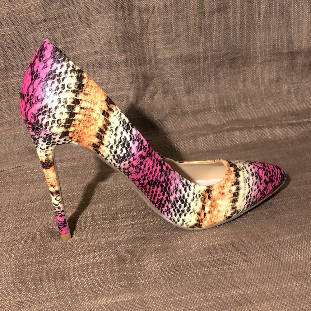 Women’s high heel pumps